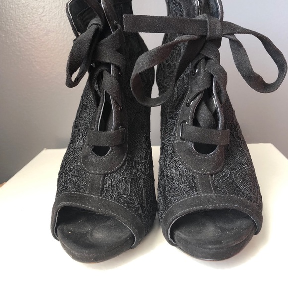 Lace Tie Up Nine West Bootie - Picture 4 of 8